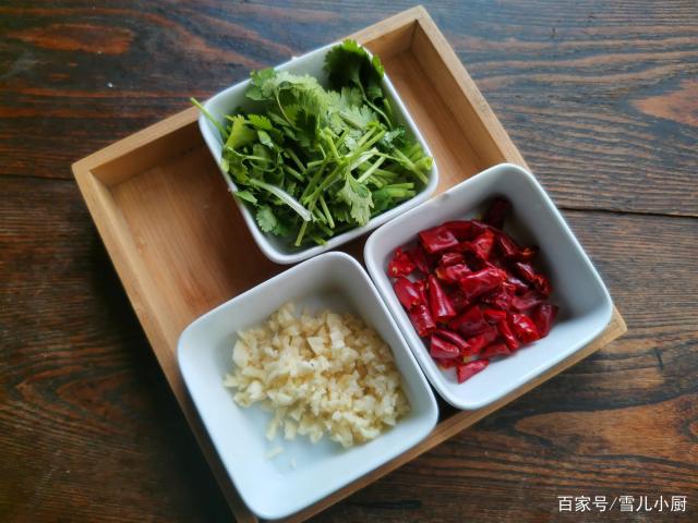 這個海鮮被稱作“小人仙”，肉質(zhì)肥美，用這個方法做，一盤不夠吃
