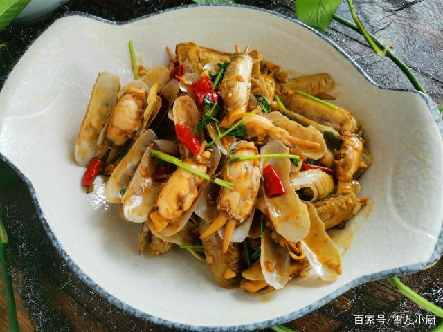 這個海鮮被稱作“小人仙”，肉質(zhì)肥美，用這個方法做，一盤不夠吃